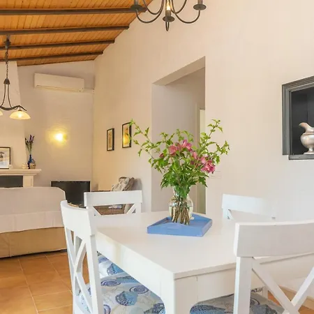 Holiday home Clavell *